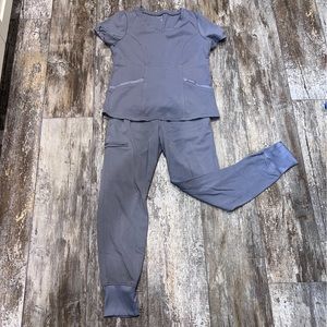 Jaanuu women’s scrubs